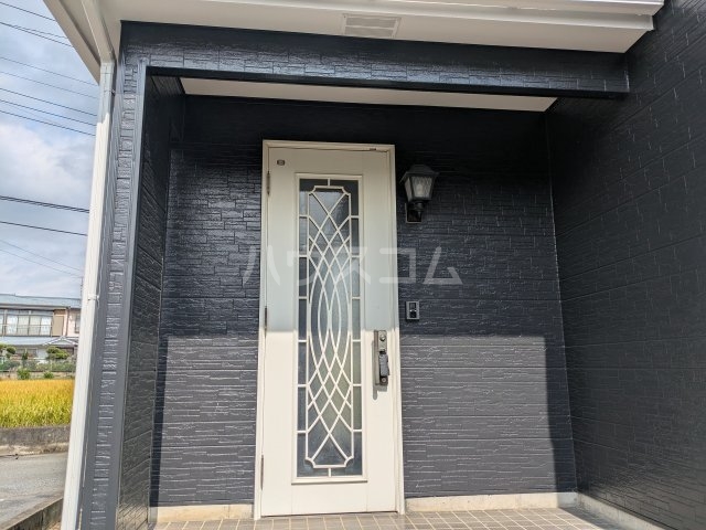 24/30 エントランス