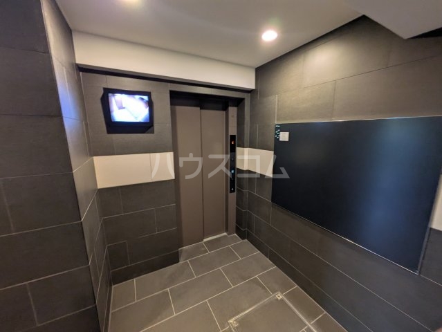 28/30 エントランス