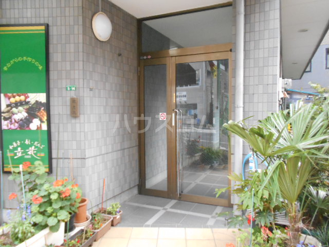 2/5 エントランス