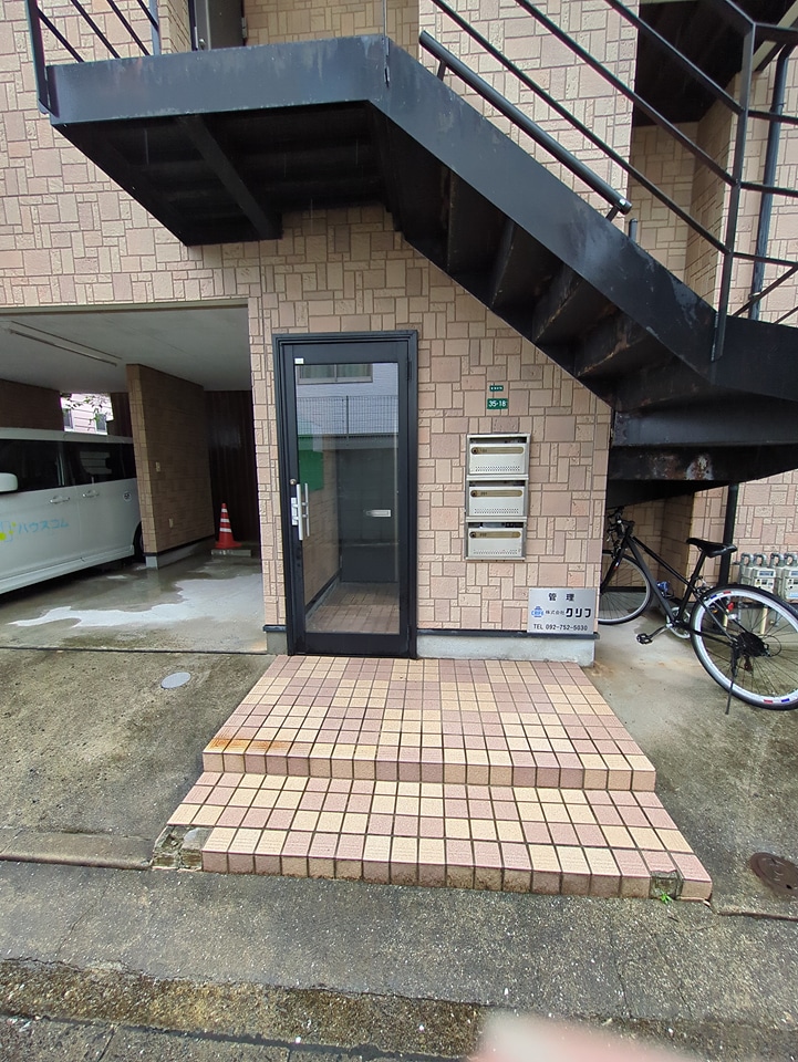 2/3 エントランス