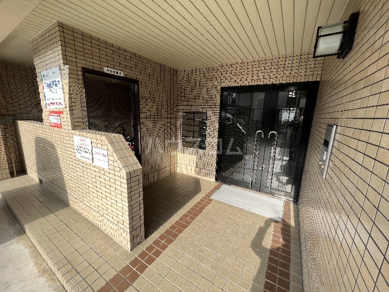 19/28 エントランス