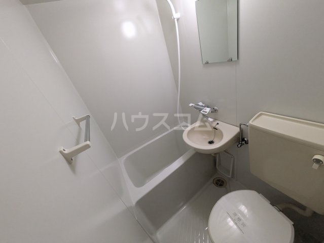 13/27 浴室