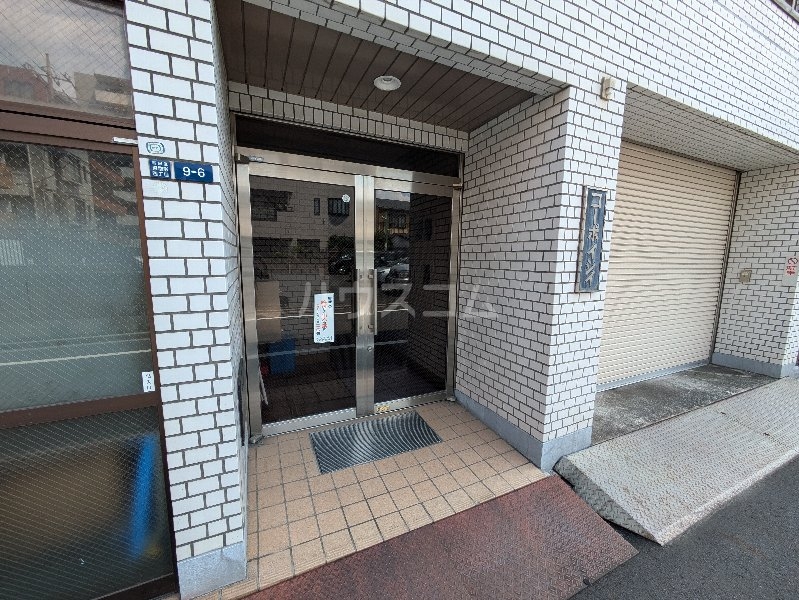 21/28 エントランス