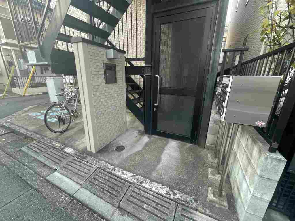 21/22 エントランス