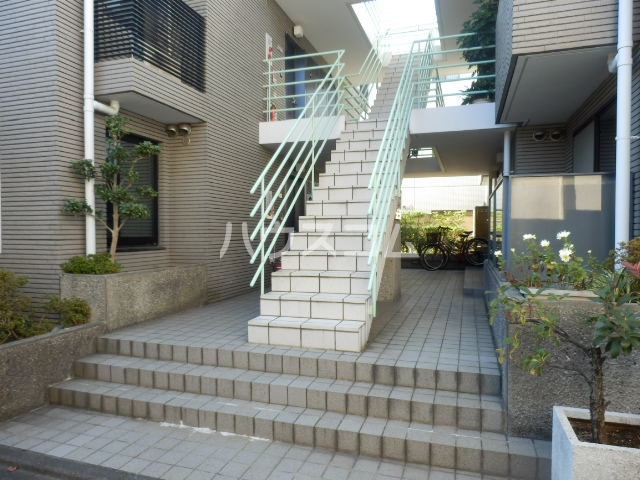 20/30 エントランス