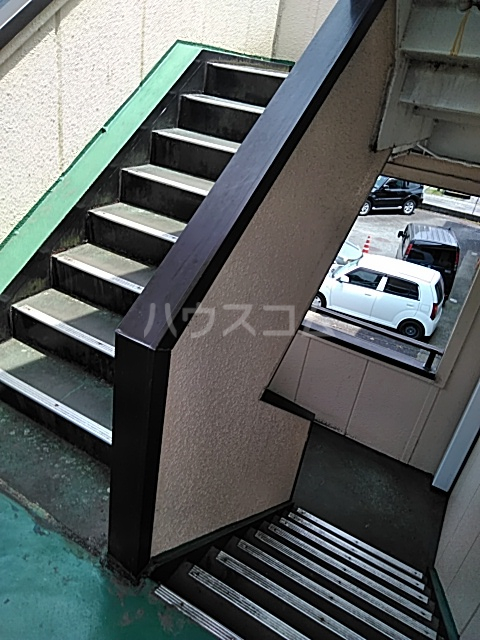 22/30 エントランス