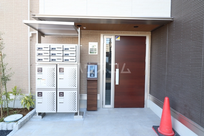 24/28 エントランス