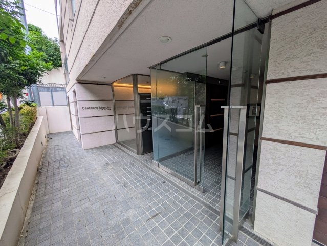 24/30 エントランス