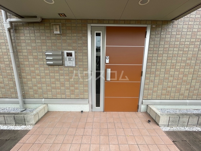 26/30 エントランス