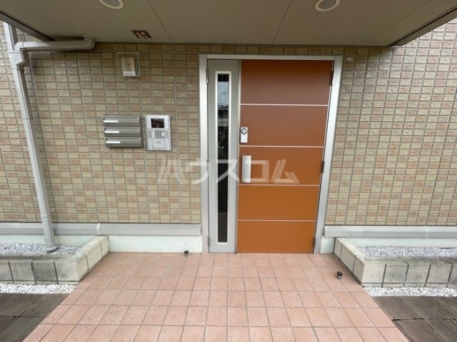 27/30 エントランス