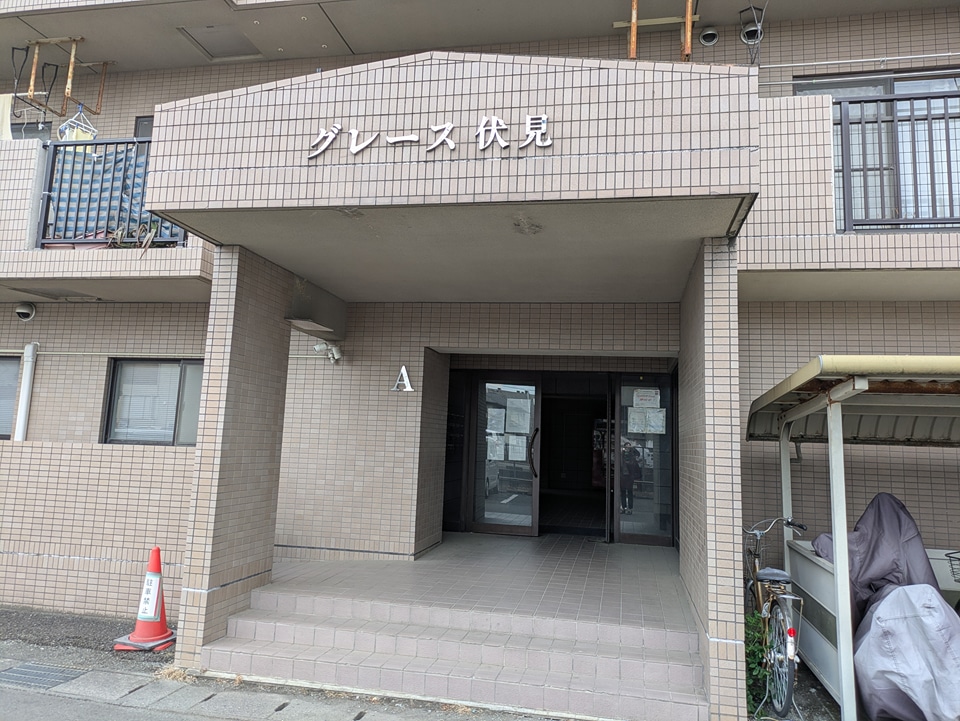 20/21 エントランス