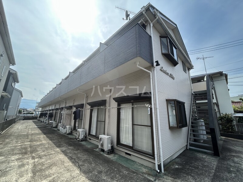 13/22 エントランス