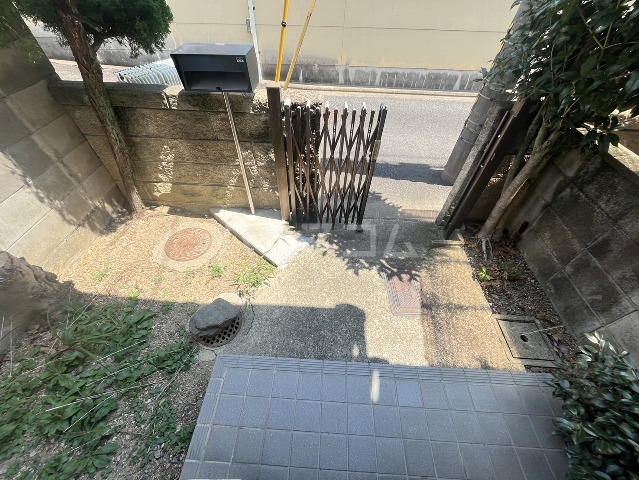 26/30 エントランス