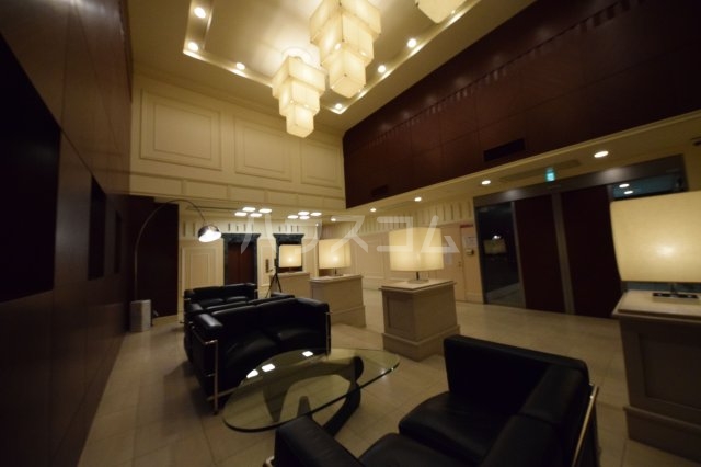 18/28 エントランス