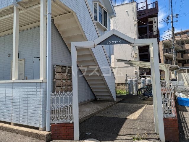 18/19 エントランス