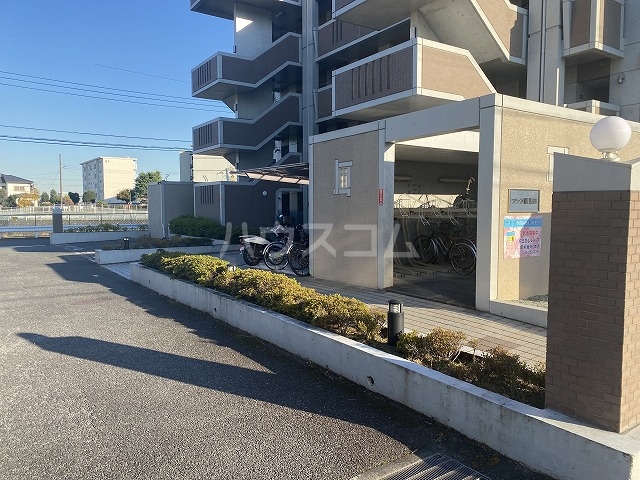 17/19 エントランス