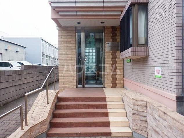 22/28 エントランス