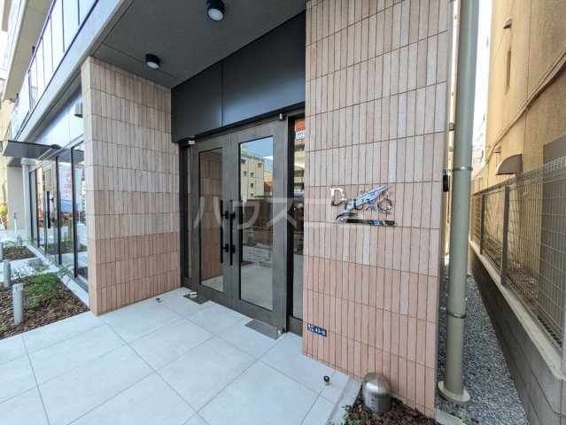 27/30 エントランス