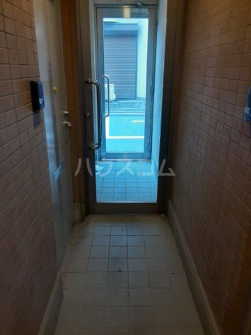 24/27 エントランス