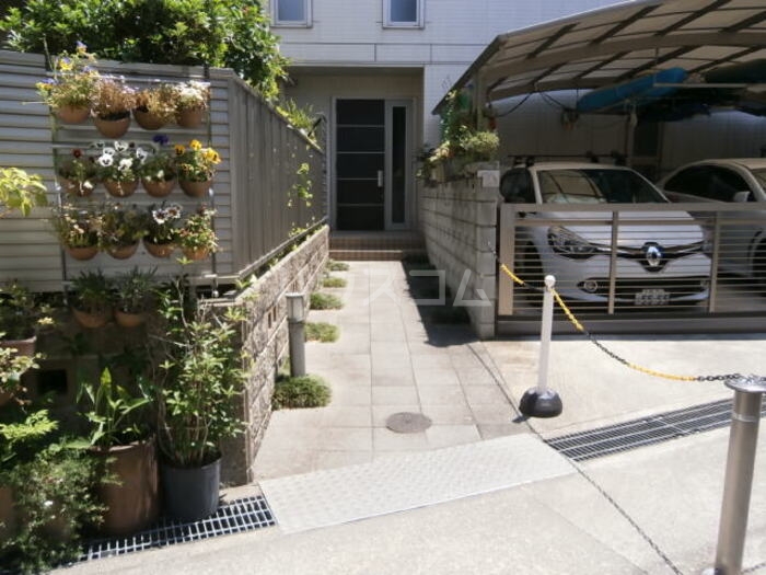 2/5 エントランス