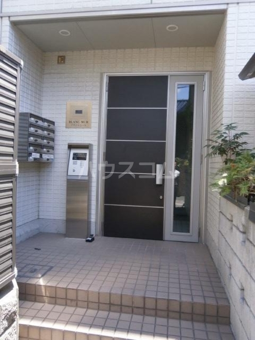 28/30 エントランス