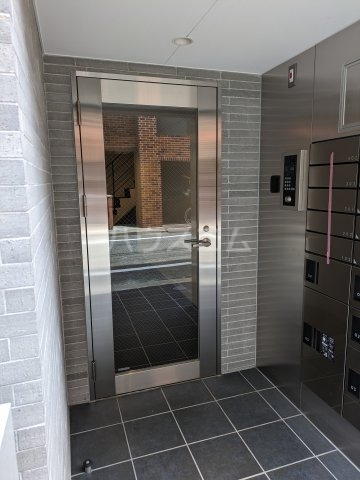 17/26 エントランス