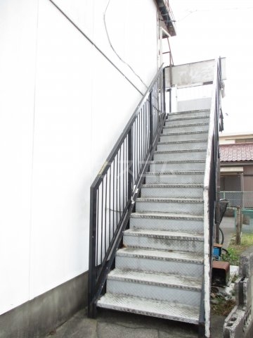 16/27 エントランス