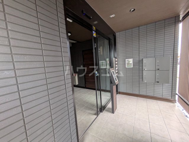 28/30 エントランス