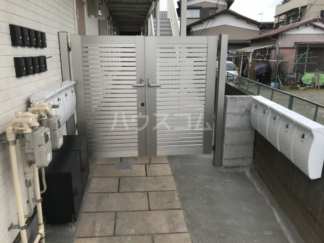 24/30 エントランス