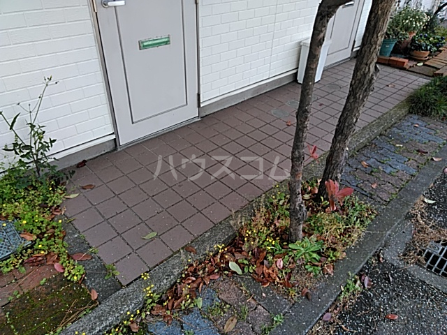 24/30 エントランス