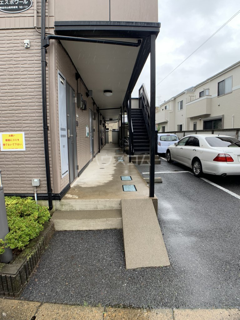 28/30 エントランス