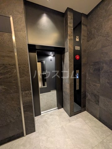 19/30 エントランス