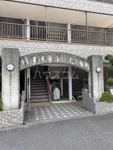 21/30 エントランス