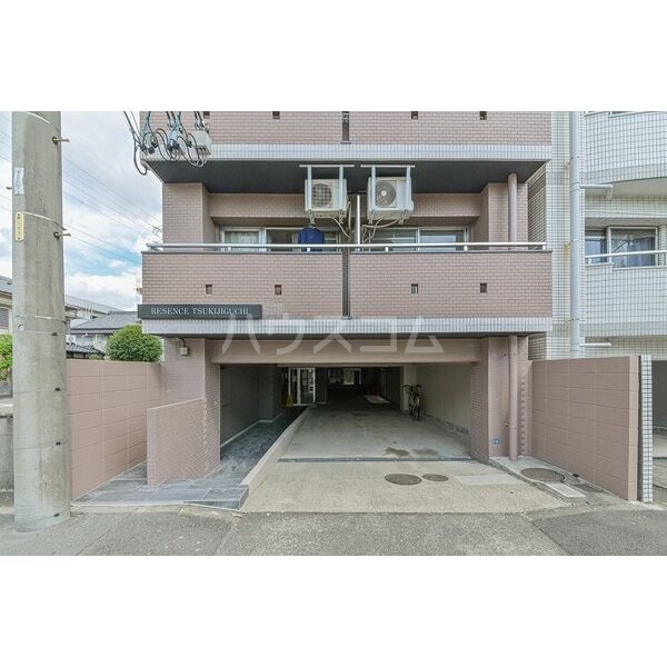 18/26 エントランス