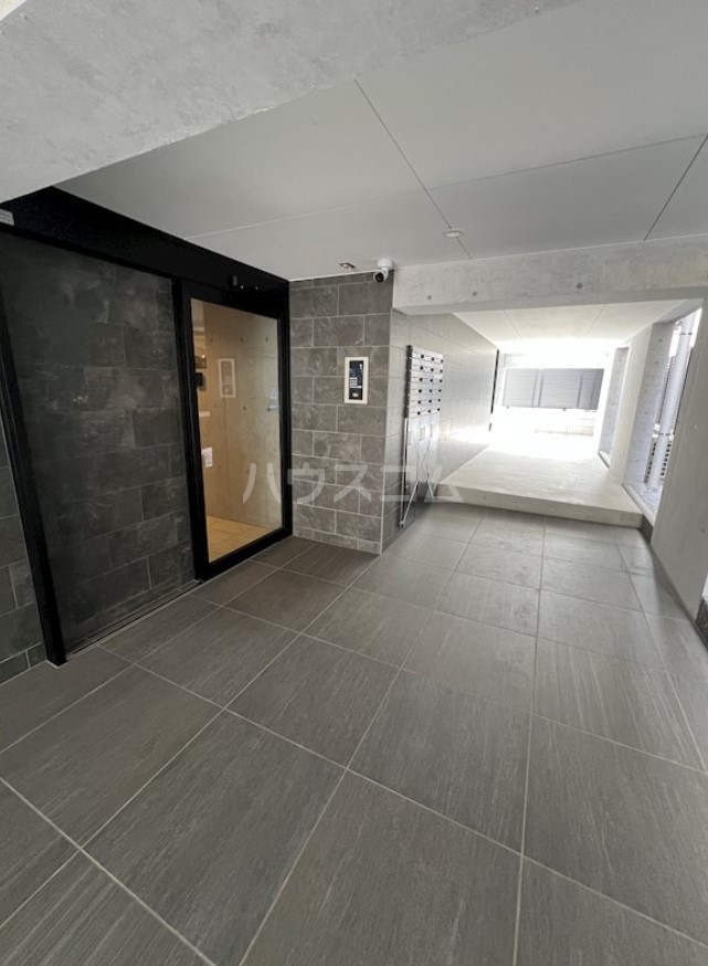 24/27 エントランス