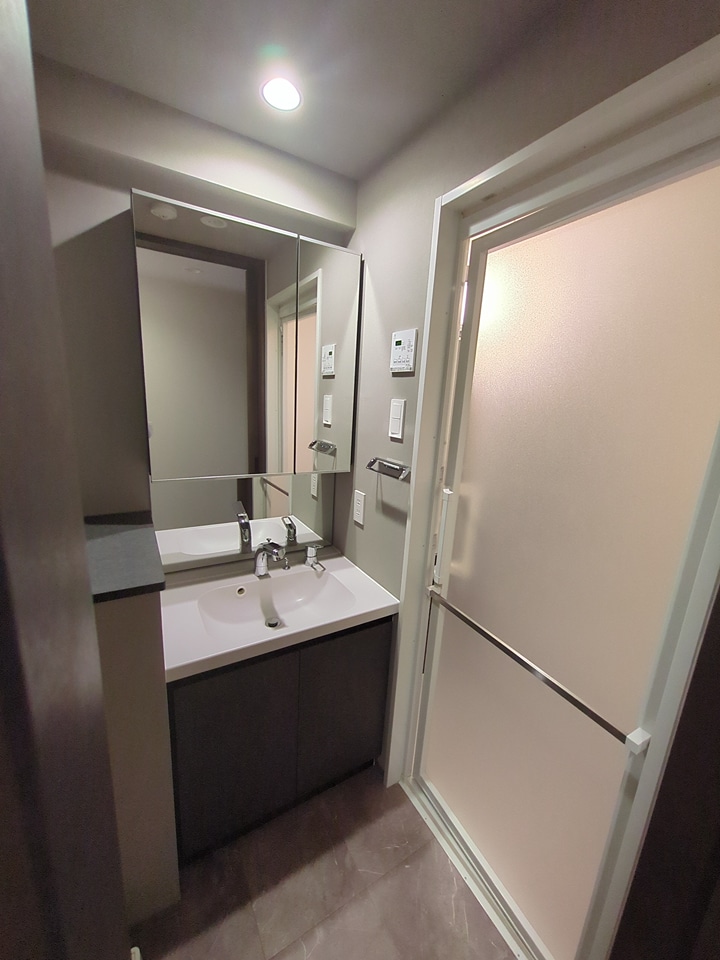 19/30 エントランス