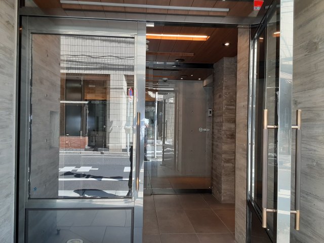 13/21 エントランス