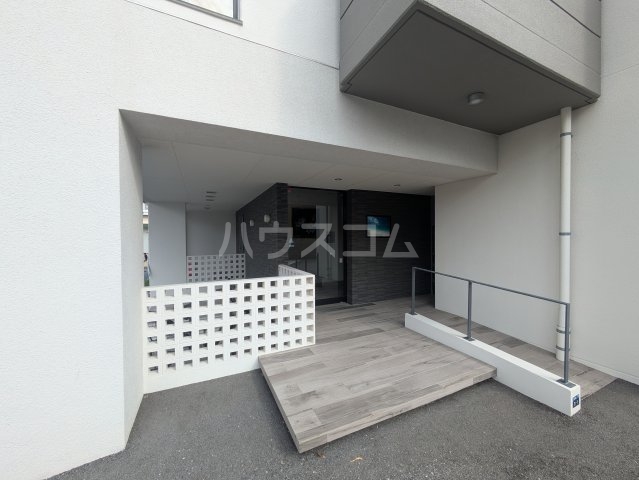 22/25 エントランス