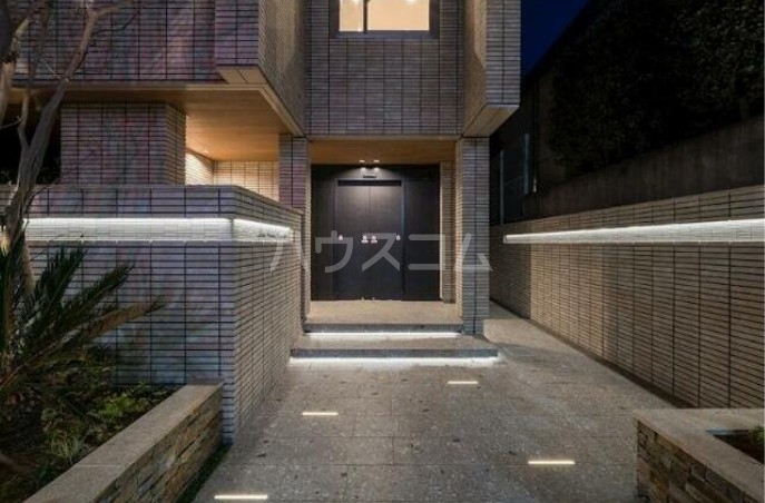 21/30 エントランス