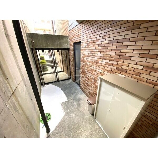 17/25 エントランス