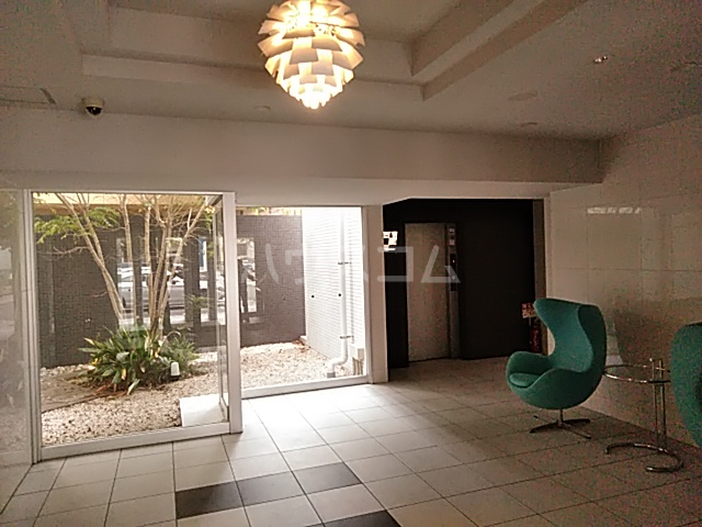 24/28 エントランス