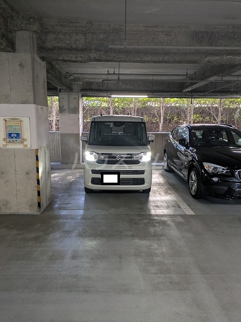 28/30 駐車場