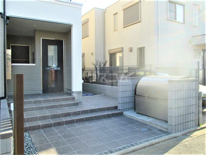 18/28 エントランス