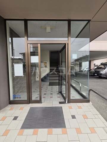 18/21 エントランス