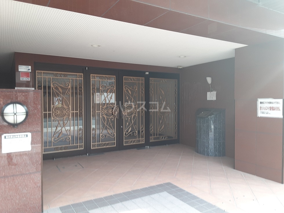 21/29 エントランス