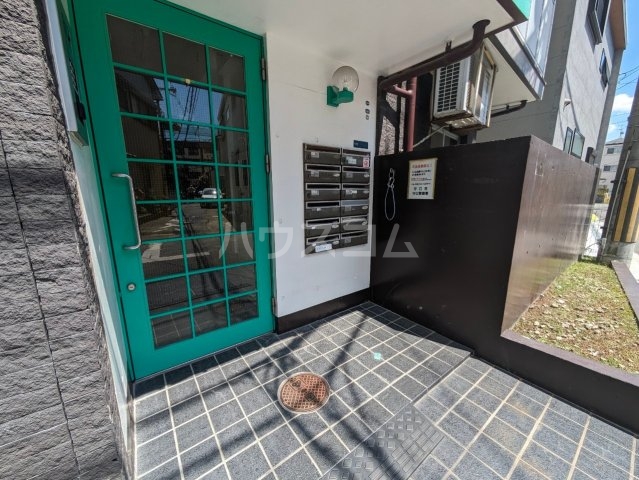 20/30 エントランス