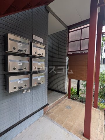 27/30 エントランス