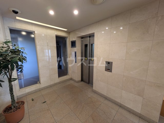 24/30 エントランス