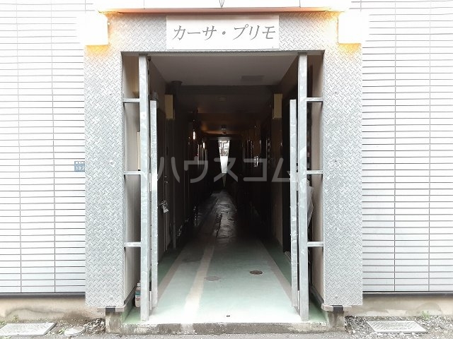 27/30 エントランス