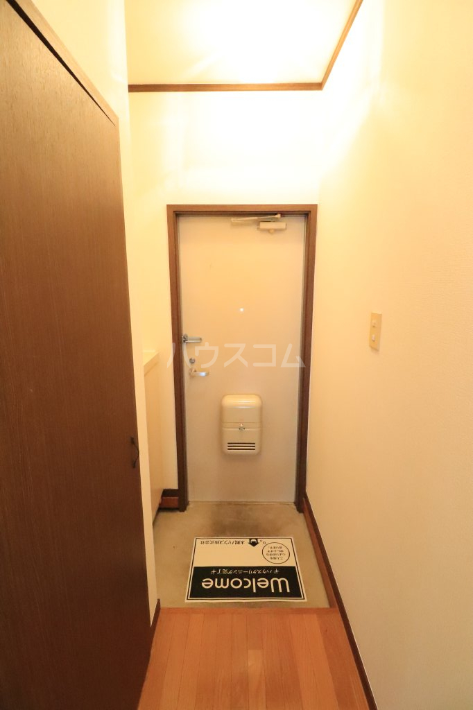 16/30 玄関
